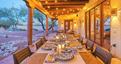 Rancho Vaquero: Luxury Desert Retreat 2 King Suites, Heated Salt Pool & Hot Tub
