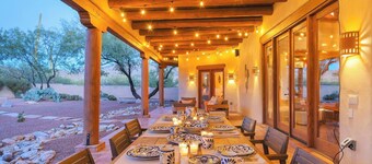 Rancho Vaquero: Luxury Desert Retreat 2 King Suites, Heated Salt Pool & Hot Tub