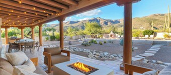 Rancho Vaquero: Luxury Desert Retreat 2 King Suites, Heated Salt Pool & Hot Tub