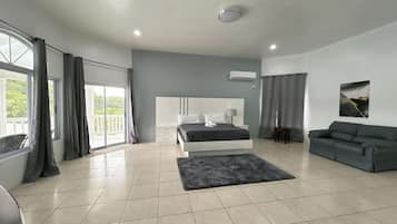 Luxury Villa | 5 bedrooms, premium bedding, laptop workspace, iron/ironing board