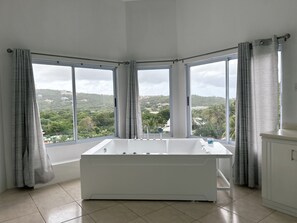 Luxury Villa | Bathroom | Towels