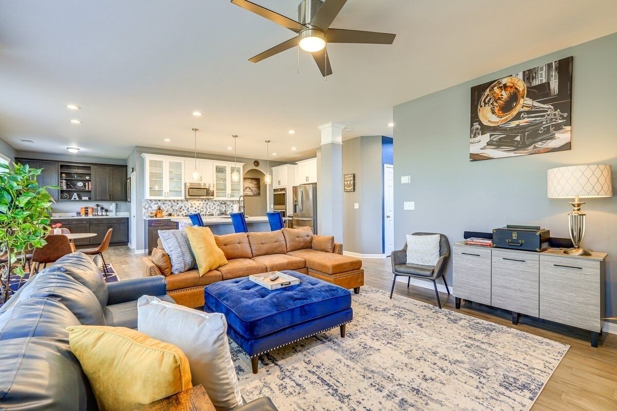 Smart TV, fireplace, books, stereo