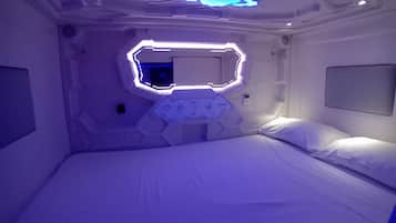 Dormitorio compartido básico, 1 cama doble | Edredones de plumas, wifi gratis, ropa de cama