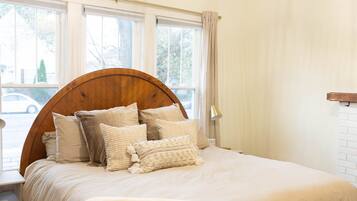 4 bedrooms, iron/ironing board, travel crib, free WiFi