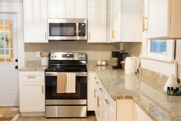 Refrigerador, microondas, horno, placa de cocina