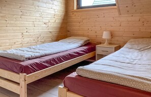 3 bedrooms, free WiFi, bed sheets