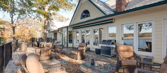 LAKEFRONT-YEAR ROUND WATER- FEW STAIRS TO WATER! Boat slip! 