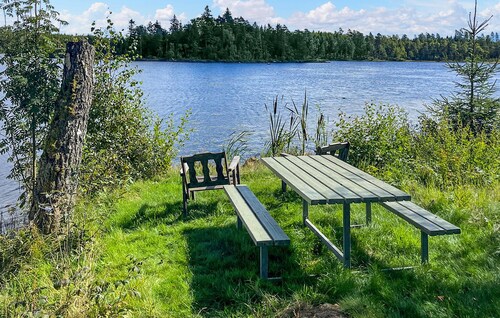 Awesome home in Lidhult with lake view