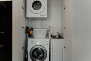 Interior - Modern Convenient 2-BR with Lakeside View (Belconnen)