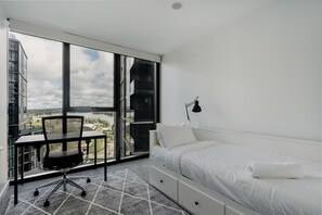 2 bedrooms, iron/ironing board, WiFi, bed sheets - Modern Convenient 2-BR with Lakeside View (Belconnen)