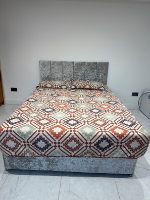 2 Schlafzimmer, Schreibtisch, kostenloses WLAN, Bettwäsche