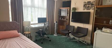 2 Schlafzimmer, Schreibtisch, kostenloses WLAN, Bettwäsche