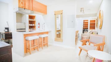 Deluxe Apartment | Private kitchen | Fridge, microwave, stovetop, dishwasher