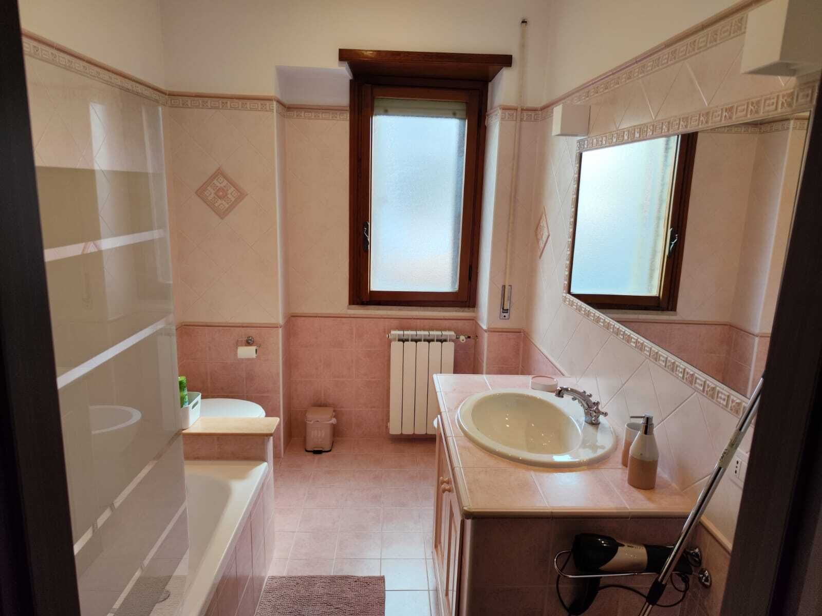 Dusche, Haartrockner, Bidet, Handtücher