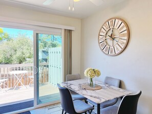 Outdoor dining - Month to Month/Midterm Rental
3BR/2BATH Great Mountain View next to AF Academy  (Colorado Springs)