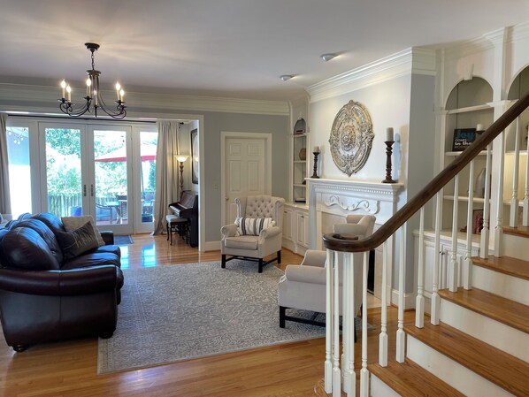 Interior - Large 5Bed 4Bath 4.3 Miles from Magnolia Lane (Martinez)