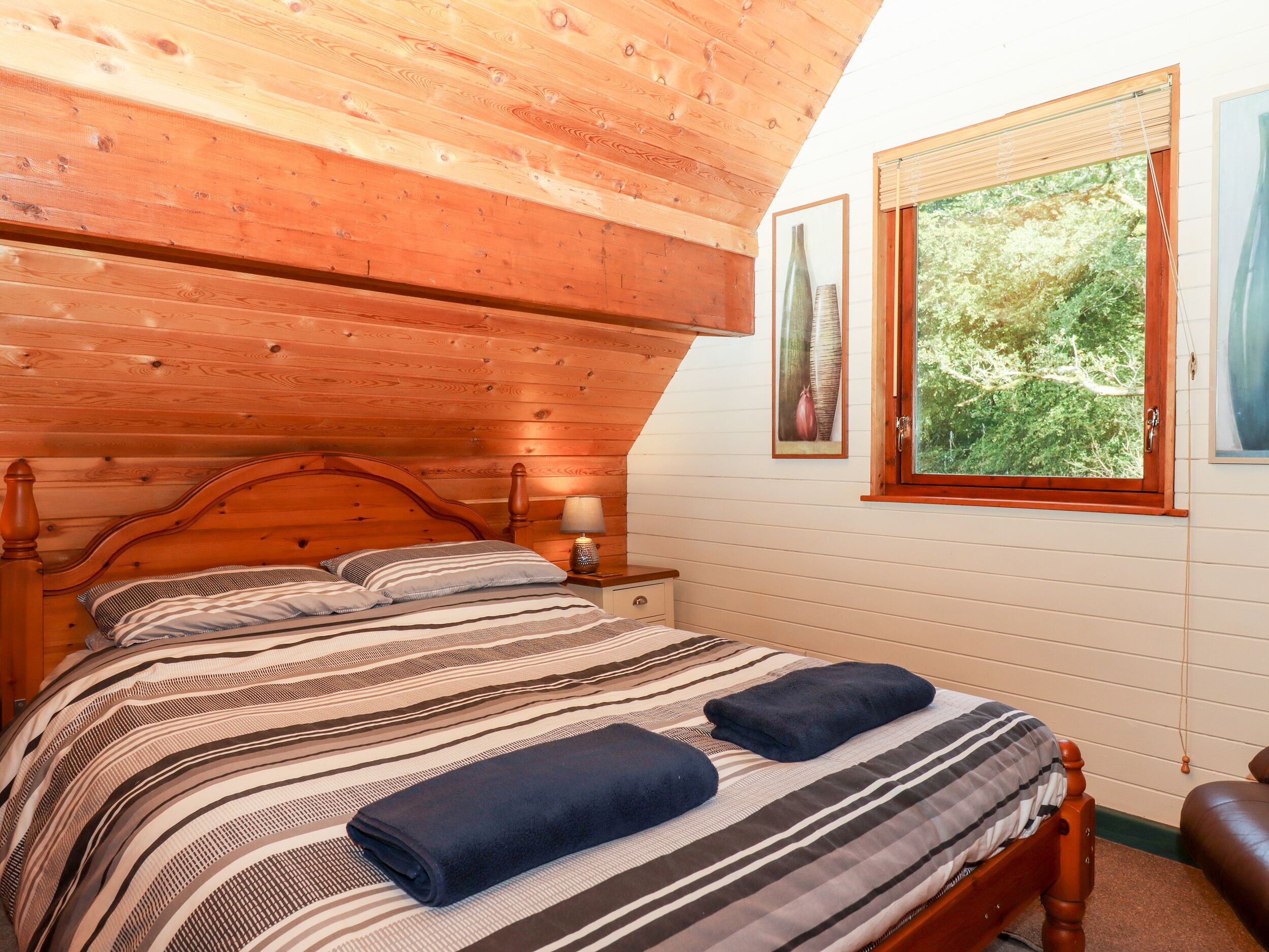 2 bedrooms, individually decorated, individually furnished, free WiFi