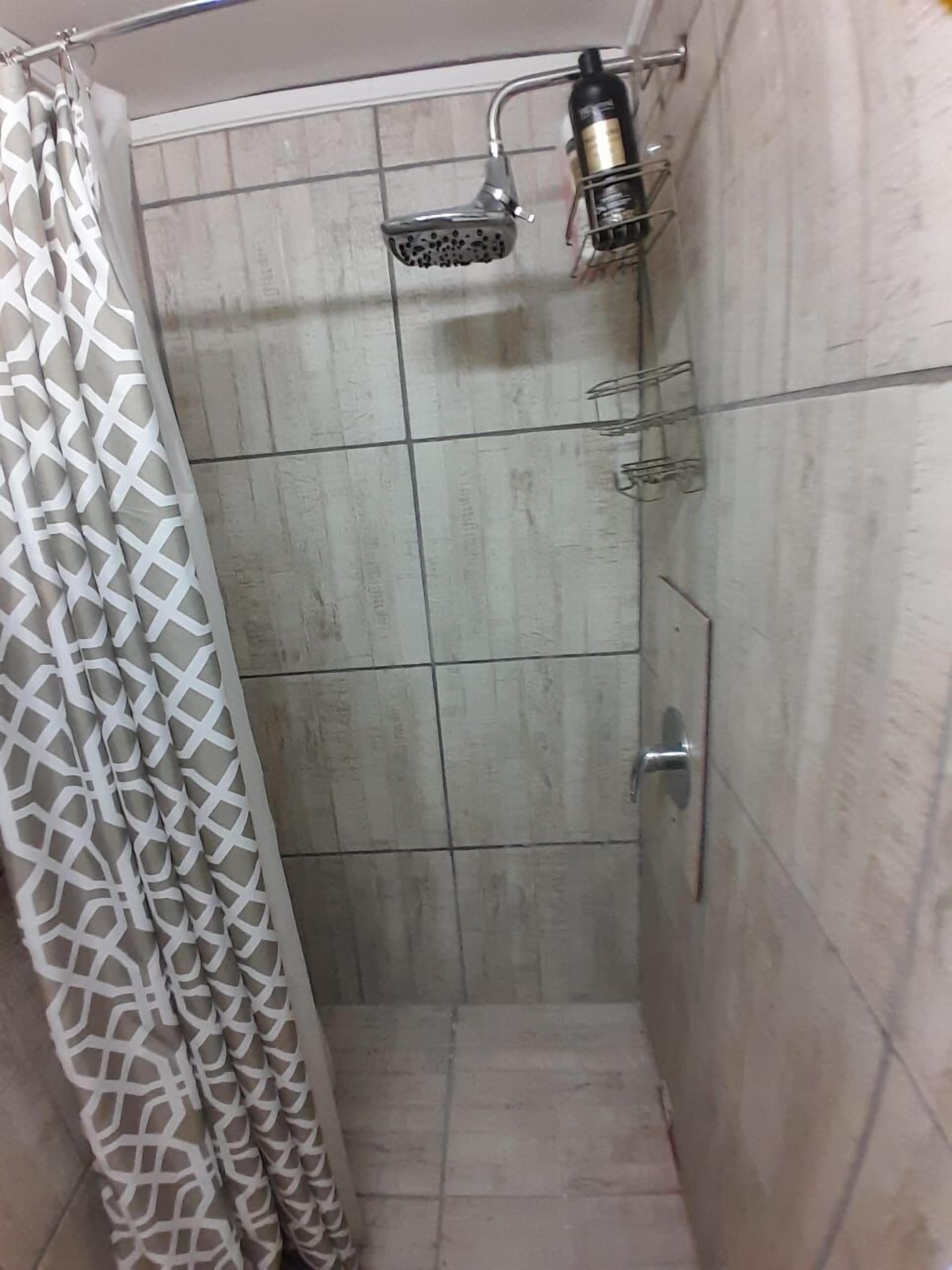 Serviettes fournies, savon, papier toilette