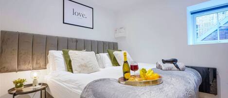 1 bedroom, iron/ironing board, travel cot, WiFi