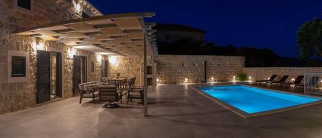 Et oppvarmet basseng