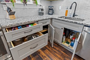 Micro-ondas, fogão, cooktop, lava-louças