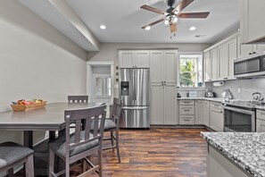 Micro-ondas, fogão, cooktop, lava-louças