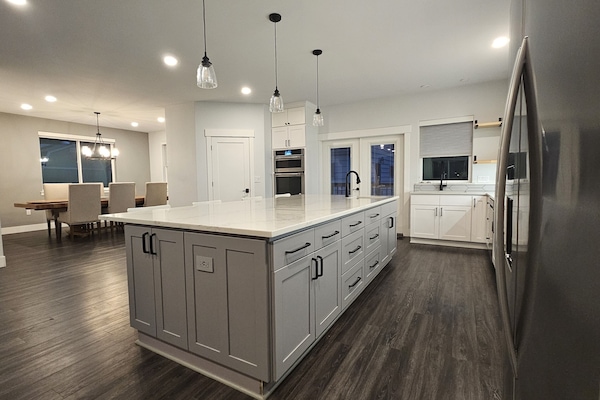 Geladeira, micro-ondas, fogão, cooktop