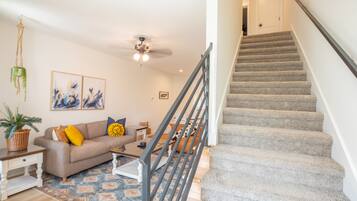 智能電視、電子遊戲