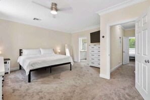 4 Schlafzimmer, Bügeleisen/Bügelbrett, Reisekinderbett, WLAN