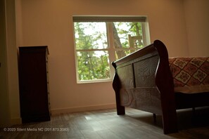 1 dormitorio, tabla de planchar con plancha, wifi y ropa de cama