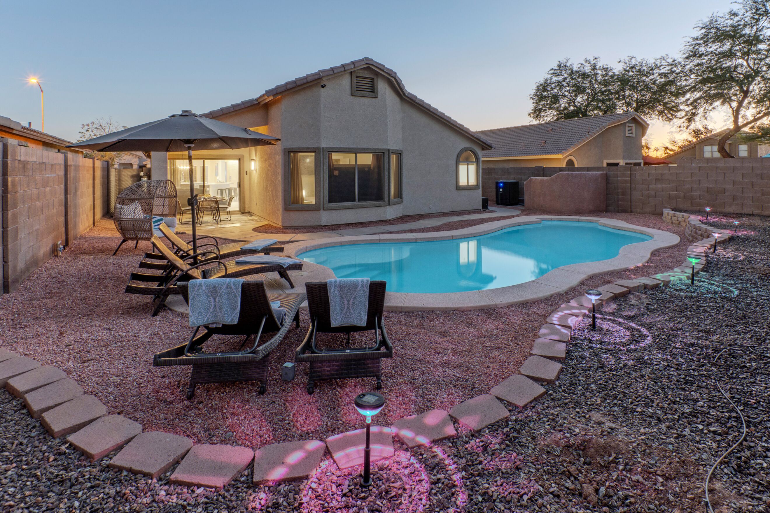 Mesa, QUIET: Hikers/Bikers/Golfers Oasis, TVs All BRs, POOL w/Opt Heat, Patio, Grill, 2 Car Garage