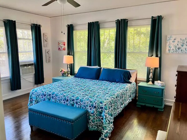 2 bedrooms, desk, iron/ironing board, free WiFi