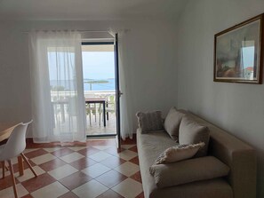 TV - Holiday apartment Rubi 3, a beautiful apartment with an enchanting view of the sea (Primošten)
