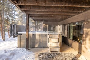 Outdoor spa tub - 6 King Bedrooms, swim spa hot tub, paved roads, close to trails (Lead)