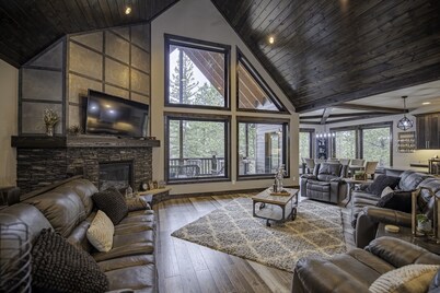 6 King Bedrooms, swim spa hot tub, paved roads, close to trails
