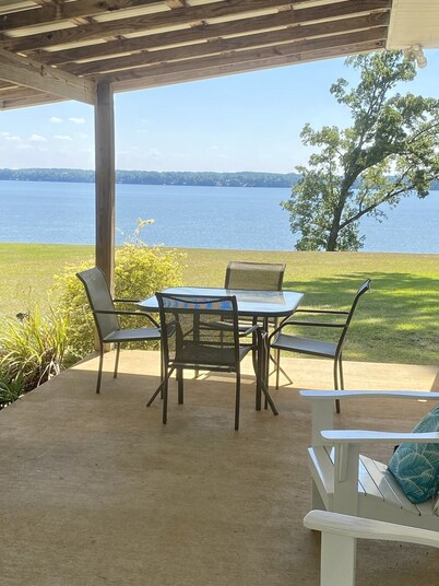 THE GEORGIA SHORES
 Retreat on Lake Eufaula. Pet Friendly! Kayak's available.