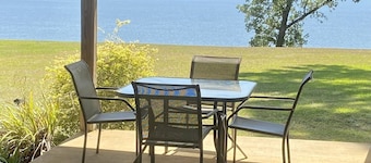 THE GEORGIA SHORES
Retreat on Lake Eufaula. Pet Friendly! Kayak's available.