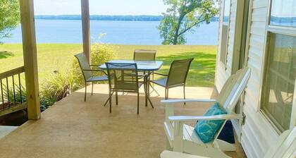 THE GEORGIA SHORES
Retreat on Lake Eufaula. Pet Friendly! Kayak's available.