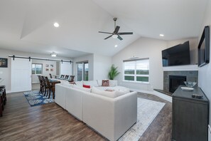 Televisión, chimenea