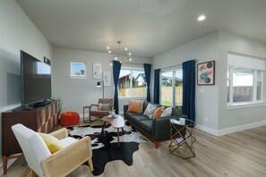 TV, offices - Dog Friendly Townhouse, minutes to MSU & Downtown Bozeman! Welcome Home! (Bozeman)