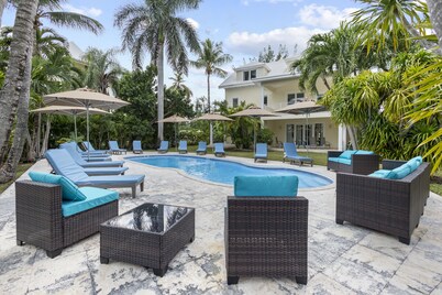 Paradise Island, Family Home, Spacious, Pool, Atlantis...Service and Essentials