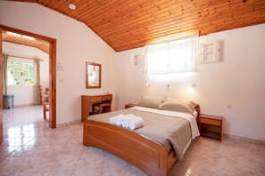 1 dormitorio, tabla de planchar con plancha, cuna de viaje y wifi gratis