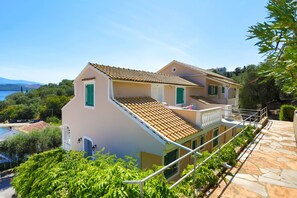 Exterior - Anna: Charming Corfu Apartment - Cozy for Couples, Sea Views, WiFi (Saint Stephanos N/E)