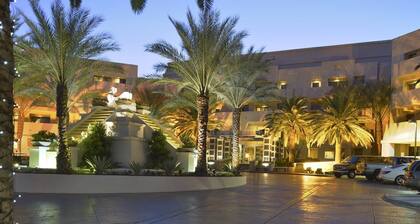 What happens in Vegas…
Great for family or two couples for a week getaway.