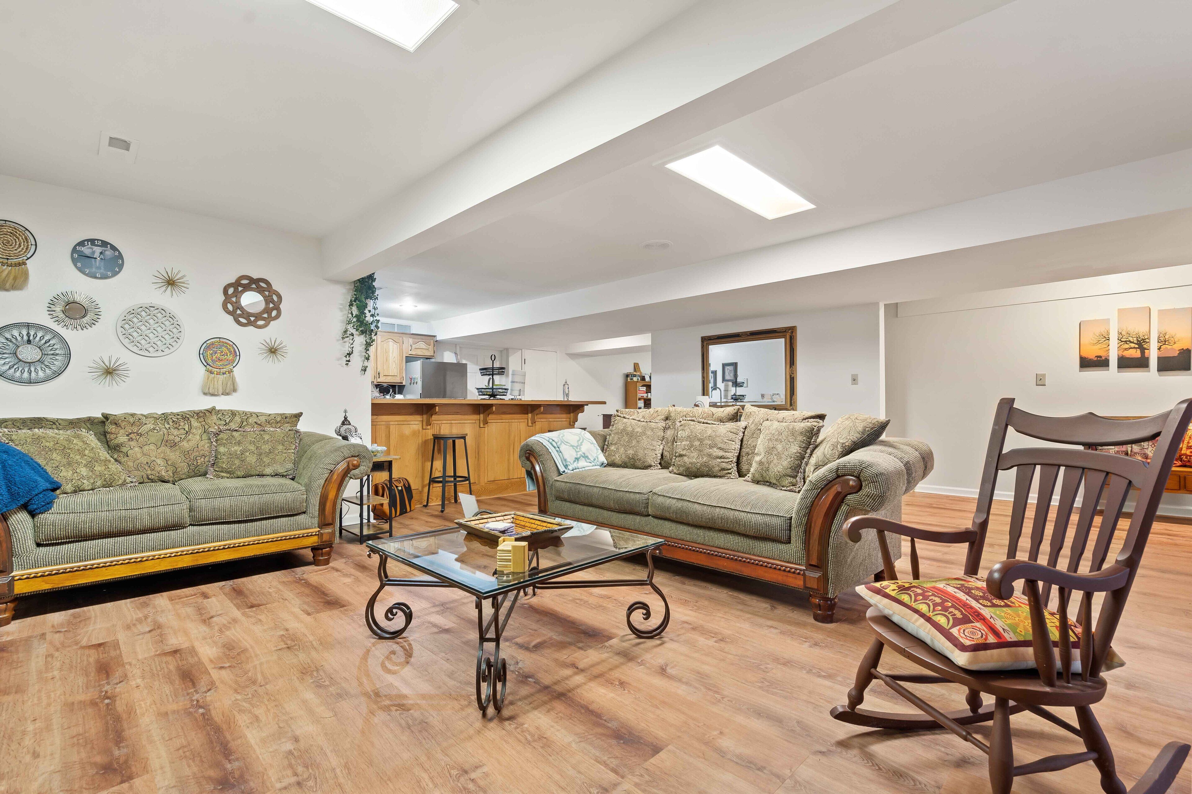 Cozy basement lodge in quiet neighborhood.  Close to stadiums, lakes, etc.