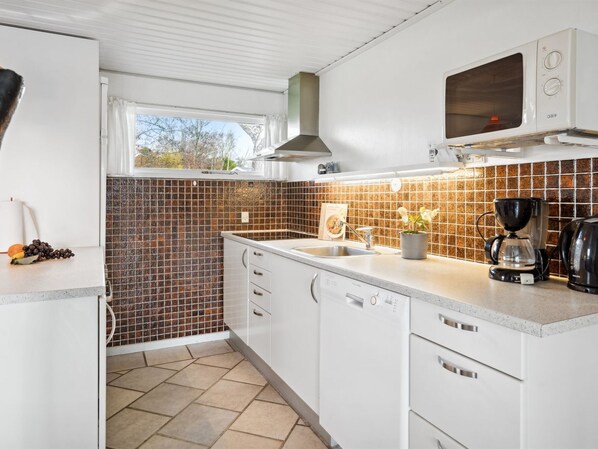 Fridge, microwave, dishwasher, cookware/dishes/utensils