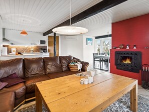 Televisie en een open haard