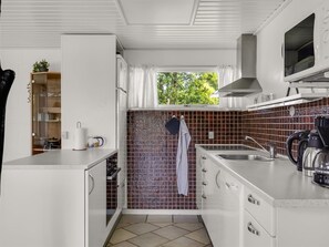 Fridge, microwave, dishwasher, cookware/dishes/utensils