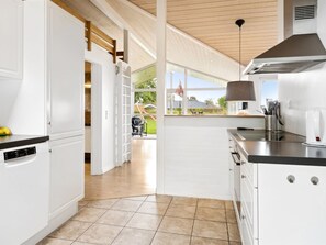Fridge, microwave, oven, dishwasher - "Thjodulf" - 300m from the sea by Interhome (Knebel)
