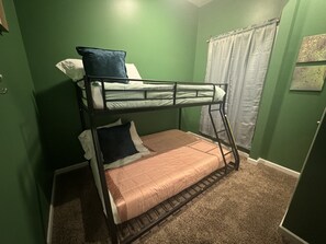3 habitaciones, tabla de planchar con plancha y wifi gratis 